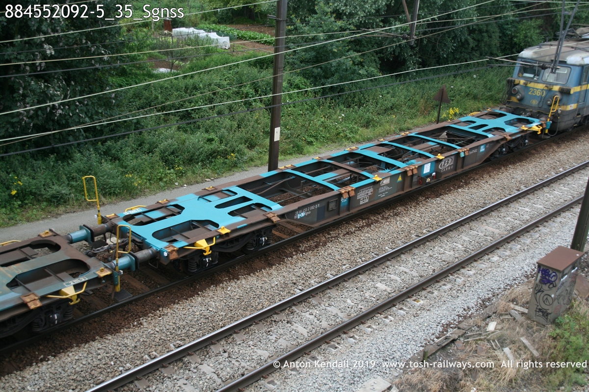 884552092-5_35_Sgnss.JPG